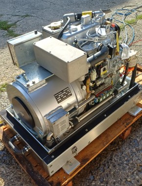 Marine Stromgenerator 120Volt 60Hz PMS-16 - mit 3 Zyl. Kubota D1005 Dieselmotor mit Edelstahlkapsel aus Lagerauflösung -NEU-