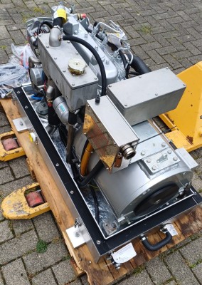 Marine Stromgenerator 120Volt 60Hz 24 NE - 4 Zyl. Kubota V1305 Dieselmotor mit Edelstahlkapsel aus Lagerauflösung -NEU-