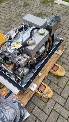 Marine Stromgenerator 120Volt 60Hz 24 NE - 4 Zyl. Kubota V1305 Dieselmotor mit Edelstahlkapsel aus Lagerauflösung -NEU-