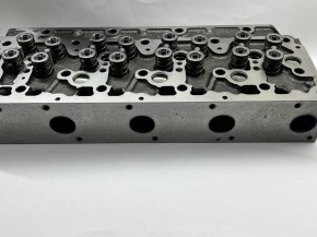 Zylinderkopf für Kubota V3300 DI   V3800 DI 16 Ventiler inkl. Ventile und Federn